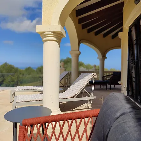 Casa Luna Blanc Педрегер